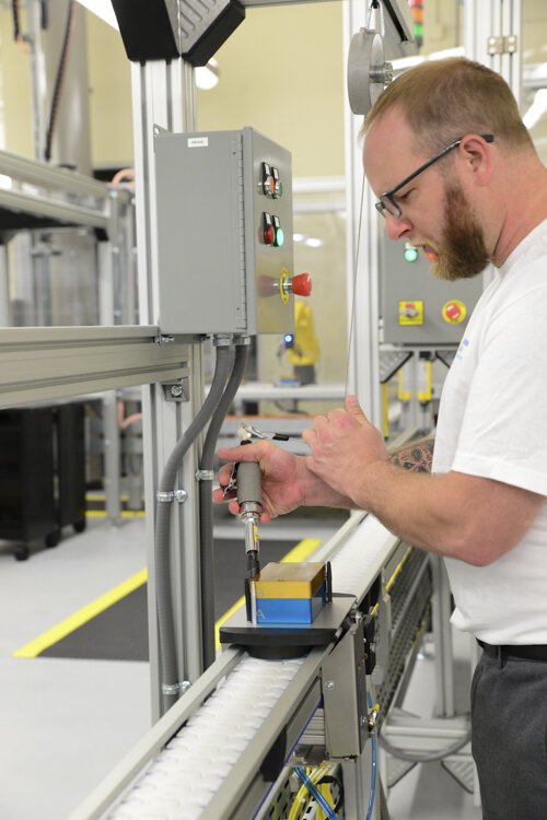 <span class="content-image-text">A simulated manufacturing environment and inspections and quality control at Cuyahoga Community College’s Manufacturing Technology Center of Excellence.</span>