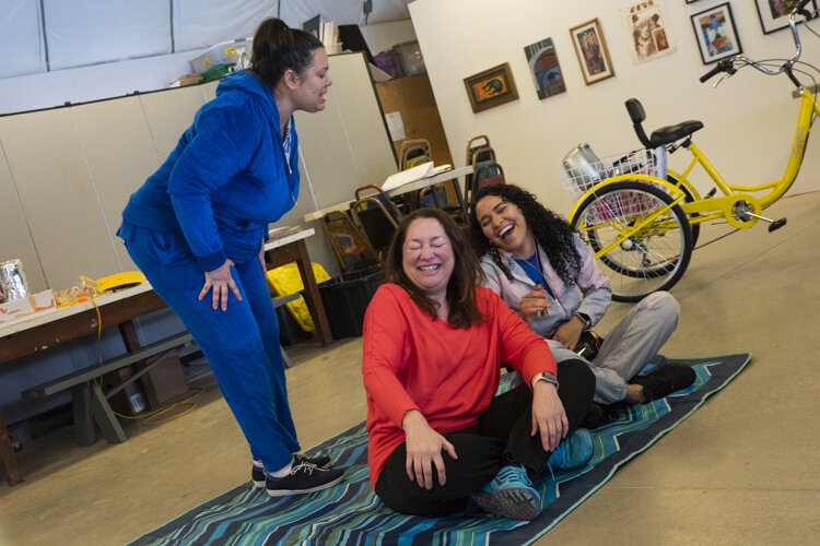 A recent rehearsal for “Divorciadas, Evangelicas y Vegetarianas” at Art House.