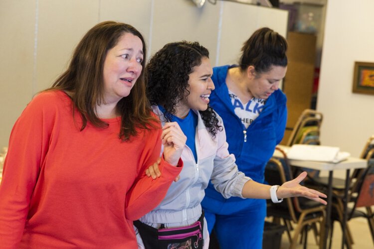 A recent rehearsal for “Divorciadas, Evangelicas y Vegetarianas” at Art House.