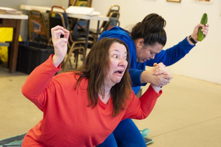 <span class="content-image-text">Monica Torres and Rocky Encalada rehearse a scene from “Divorciadas, Evangelicas y Vegetarianas”.</span>