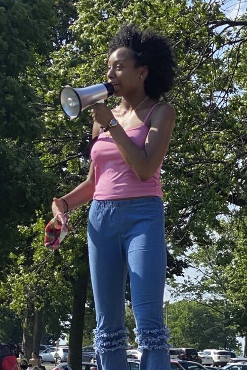 <span class="content-image-text">Student-organized Lakewood Kneel In at Lakewood Park.</span>