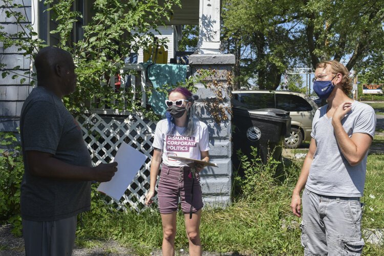 Cleveland resident Frank Hawkins talks to Cleveland DSA members Anna Powaski and Chad Falatic about the home he was renting and the problems he was having with his landlord back in August.