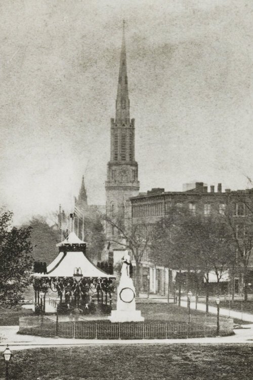 <span class="content-image-text">The Lincoln Catafalque in Public Square in front of the Old Stone Church</span>