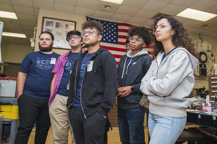 Students from MAGNET's Early College, Early Career (ECEC) program tour NASA