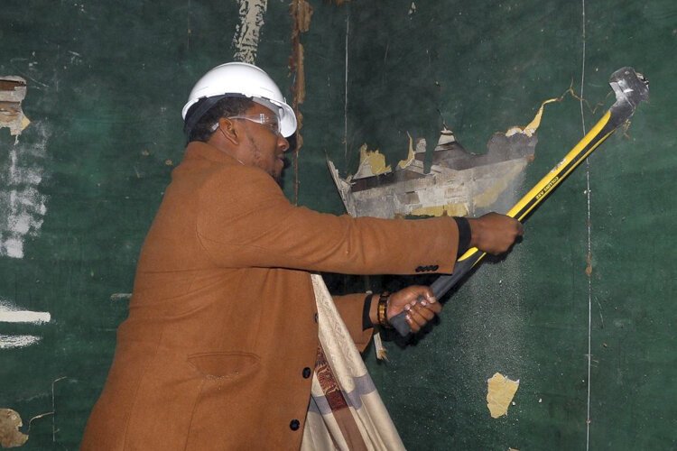 <span class="content-image-text">Ward 7 Councilman Basheer Jones swinging the sledgehammer at the groundbreaking for the renovation of Bonna house.</span>