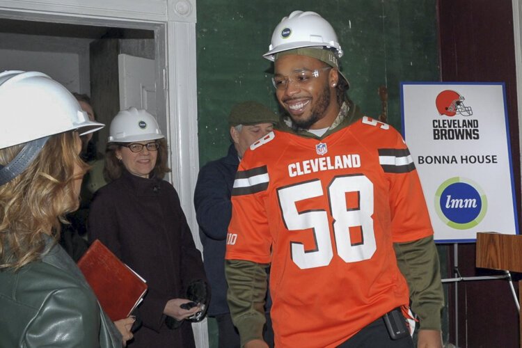 <span class="content-image-text">Christian Kirksey, linebacker for the Cleveland Browns at the groundbreaking for the renovation of Bonna house.</span>