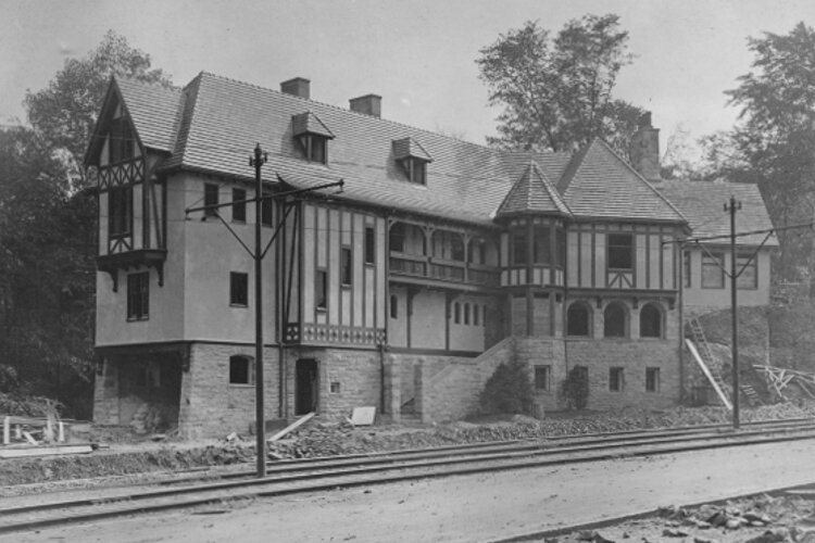 Historical photo of the Barton R. Deming House from 1917.