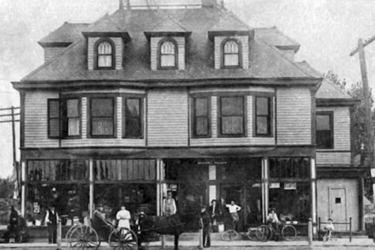 Originally built in 1900 for Oswald Kamm’s general store, and later a post office, it has been home to many businesses—mostly restaurants—during its 120-year life.