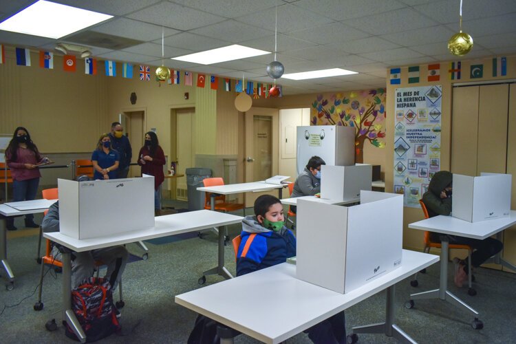 <span class="content-image-text">A small group of Hispanic CMSD students attend their virtual-only classes inside the Cleveland nonprofit Esperanza, Inc’s offices.</span>