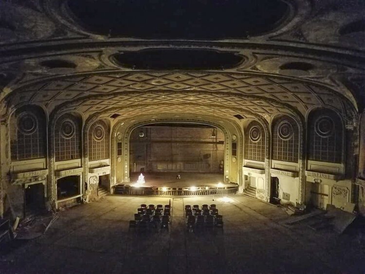 <span class="content-image-text">Historic Variety Theatre</span>