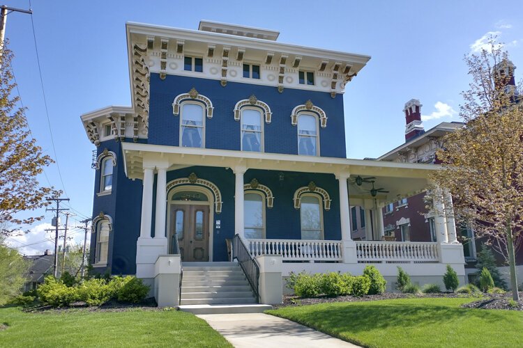 <span class="content-image-text">Sanford House</span>
