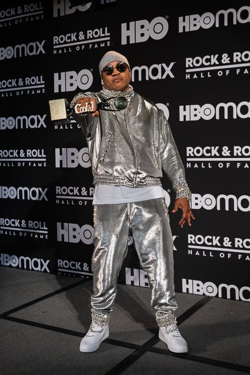 <span class="content-image-text">L L Cool J backstage in the press room</span>