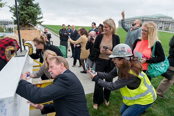 Hilton topping off ceremony