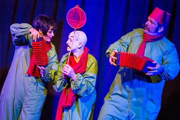 WIZBANG! -  Pinch and Squeal with Satori Circus perform a classic Russian performance art piece
