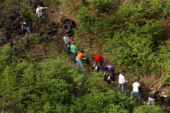 RiverSweep consisted of a “tire brigade” dedicated to cleaning up tires dumped along the proposed trail site