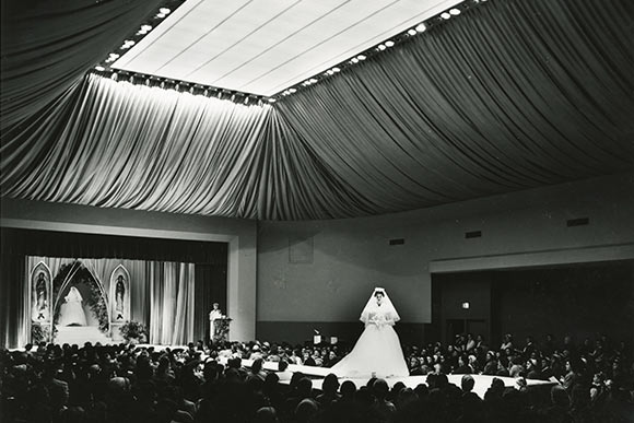 Bridal fashion show at Higbee's 1960