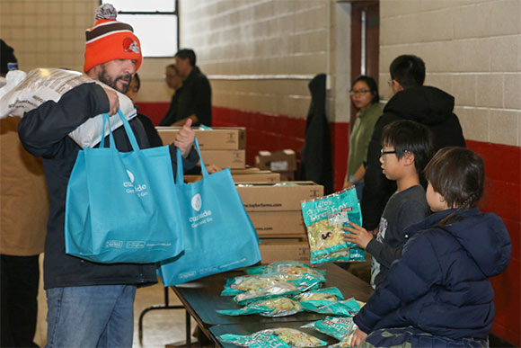 Produce distribution at the Food Bank