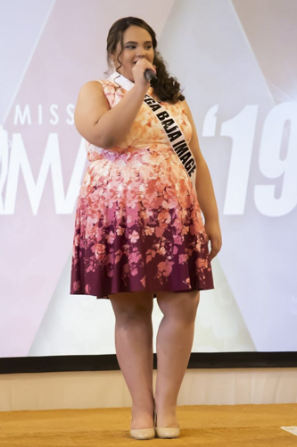 Miss Vega Baja during her speech