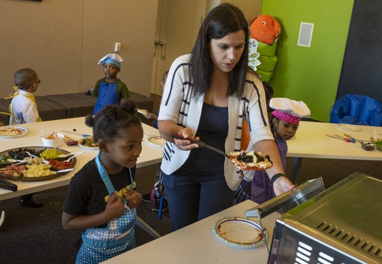 Susan Blasko facilitates a Kids in the Kitchen session.