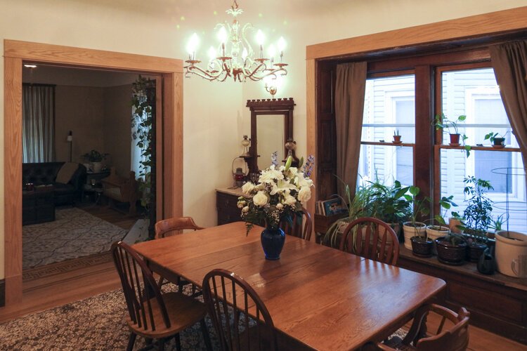 <span class="content-image-text">Daisy Avenue home dining room after renovations.</span>