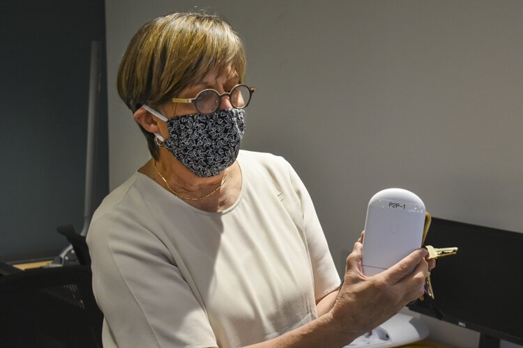 <span class="content-image-text">Dorothy Baunach, CEO of DigitalC, shows off a receiver device that the Cleveland-based nonprofit uses to provide high-speed Internet to residences in neighborhoods throughout the city that typically lack Internet access.</span>