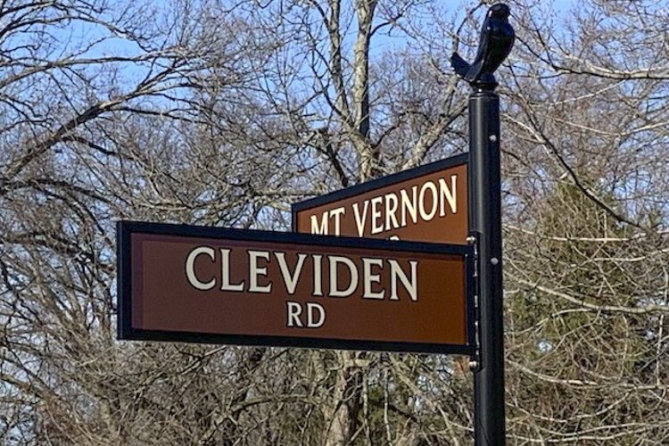 Historic replicas of the street signs along Mount Vernon Boulevard in the Forest Hill neighborhood.