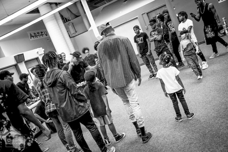 Groove Monday is a visual experience that combines beautiful spaces with expressive performance art.