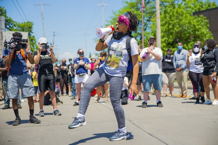 Desmond Franklin protests outside the Cleveland Police Second District Precinct.