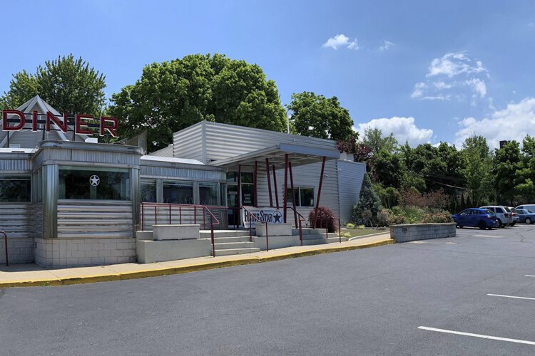 Carlos Jones will set up at the south end of the Chimi parking lot, while patrons can buy a parking space that accommodates up to six people—no cars allowed—for a picnic dinner and concert.