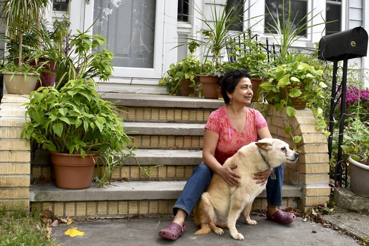 <span class="content-image-text">Corydon resident Preeti Pachaury often welcomes socially-distanced passersby to the street before the nightly howl.</span>