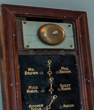 <span class="content-image-text">The annunciator that allowed people to call each other from different rooms.</span>