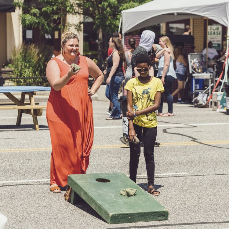 <span class="content-image-text">Edgewater Sidewalk Fest</span>