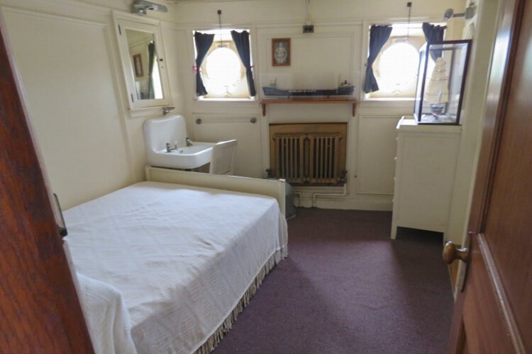 The women’s guest room on the Mather