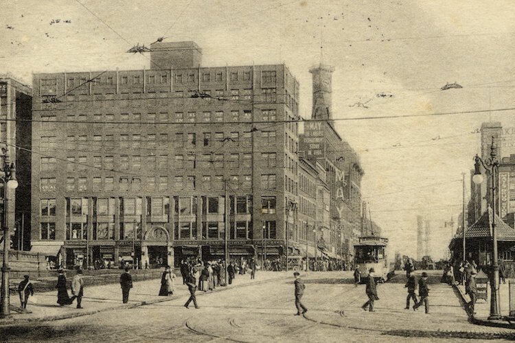 Park Building 1909: Looking south down Ontario Street, with the Park Building at left.