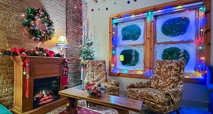 Cleveland Christmas Club pop-up holiday bar in the Cleveland Hostel and Guesthouse on West 25th Street.