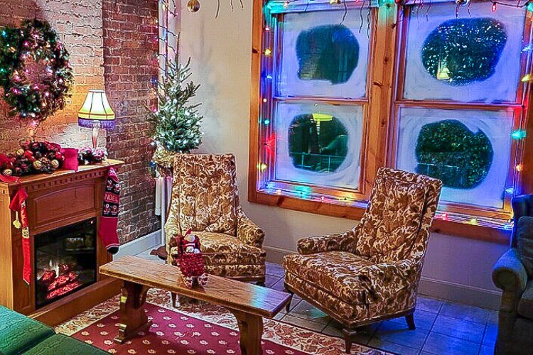 Cleveland Christmas Club pop-up holiday bar in the Cleveland Hostel and Guesthouse on West 25th Street.