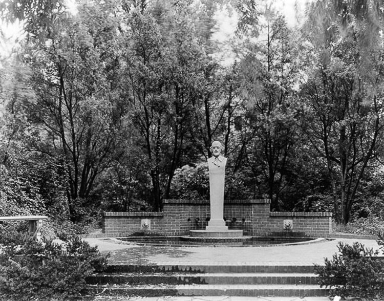 <span class="content-image-text">The Shakespeare bust and the Shakespeare Garden (today known as the British Garden) were Dedicated in 1916 .</span>