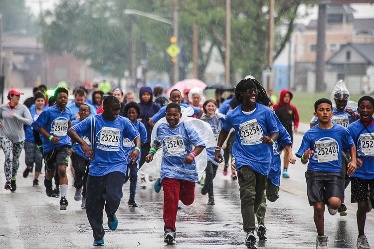 Past We Run This City participants take part in Cleveland Marathon