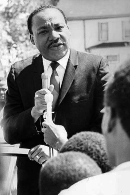 <span class="content-image-text">Dr. Martin Luther King speaks in Rockefeller Park, East Blvd and Superior Ave in 1967. - Cleveland Memory Project</span>