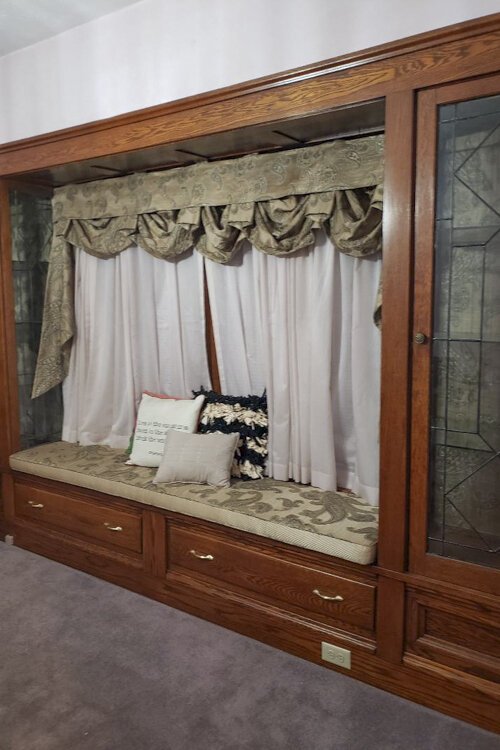 Mom’s House dining room