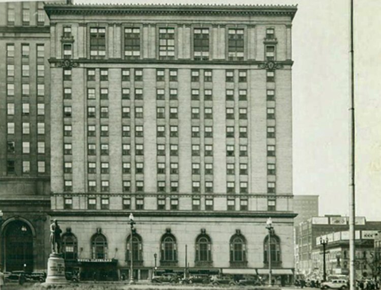 <span class="content-image-text">Hotel Cleveland 1940s</span>