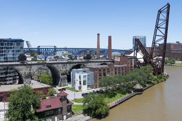 The idea of a new purpose for the remaining structure of the bridge has been raised several times. It has been suggested that shops and restaurants might be built to encourage visitors to linger creating a sort of Cleveland Ponte Vecchio.