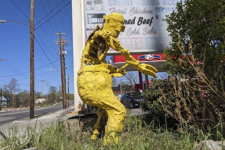 <span class="content-image-text">Welder by Rabbi Sidney Rackoff stands at a gas station on Buckeye Road.</span>