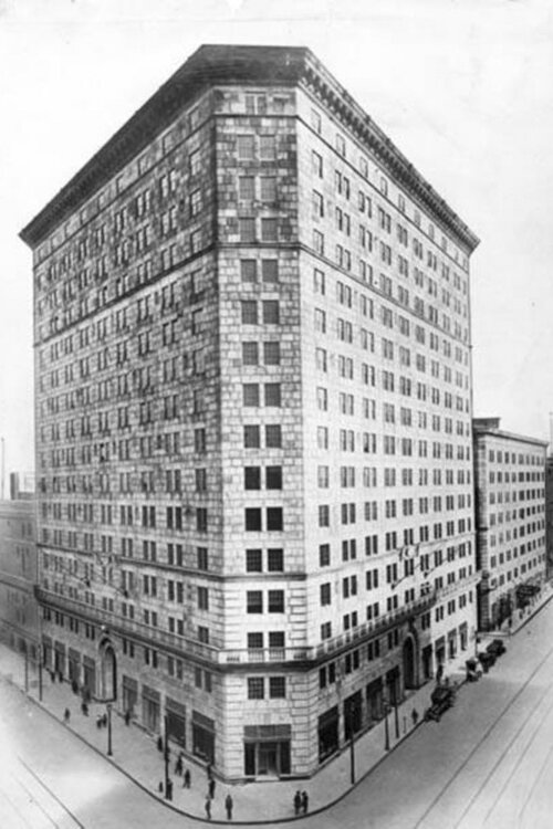 <span class="content-image-text">Hanna building as seen from across Euclid Avenue in 1924 shortly after the office building was completed.</span>