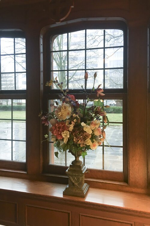 The 34-room, 25,000-square-foot Drury house mansion is a perfect integration of a building with its site, dramatic sight lines, and a sense of livability despite a large scale.