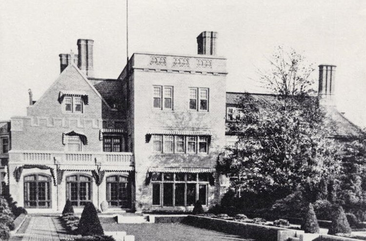 <span class="content-image-text">Longwood Estate at the corner of Mayfield and Taylor Roads in Cleveland Heights</span>