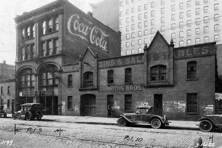 North side of Champlain Ave. between Ontario St. and West 3rd St. 1922.