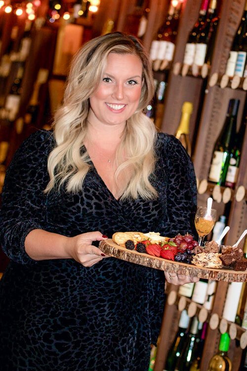 <span class="content-image-text">Robin Schulze of Little Birdie Wine Nest</span>