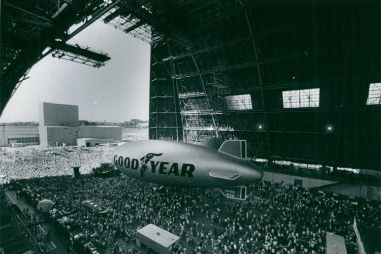 <span class="content-image-text">Goodyear Airdock, Akron, 1986</span>