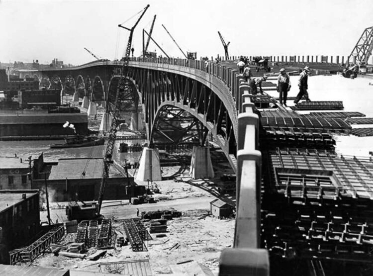 <span class="content-image-text">Main Avenue Bridge Construction, 1939</span>